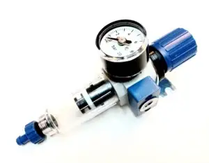 Reduktor z odwadniaczem mikro 1/8″ 0-7 BAR